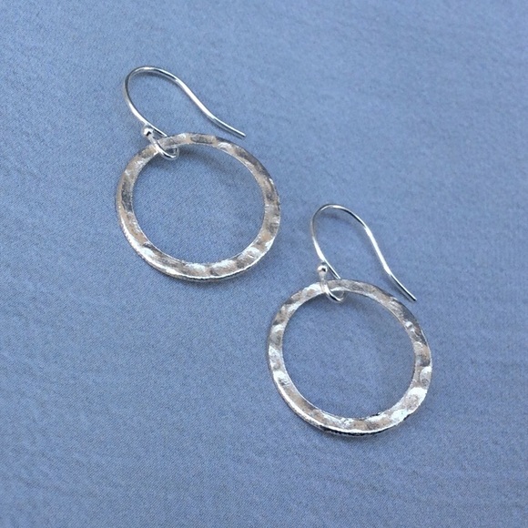 Handcrafted silver hammered circle Earrings - Picture 3 of 9